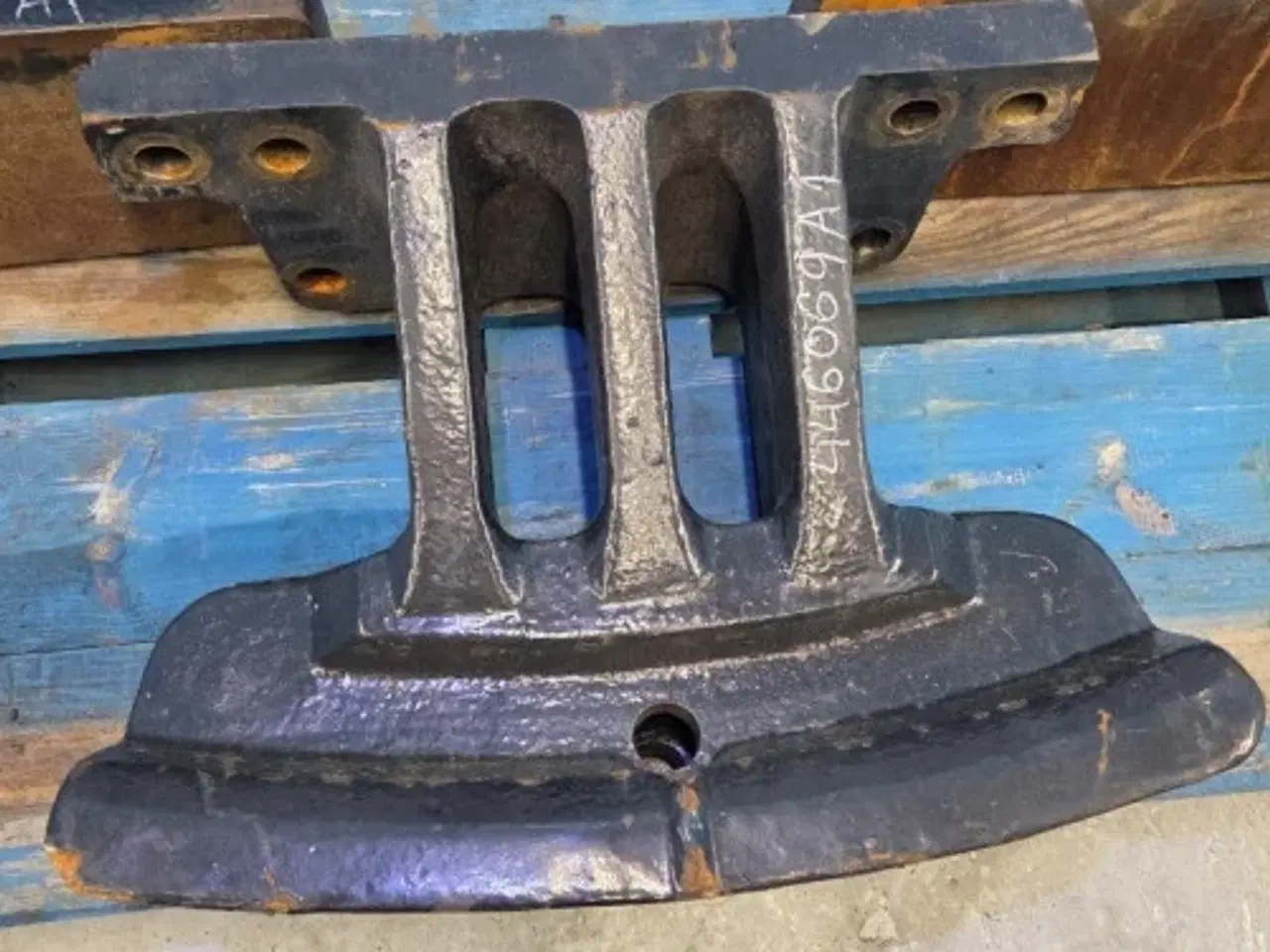 Billede 9 - New Holland T8010 Beslag 446069A1  3Stk