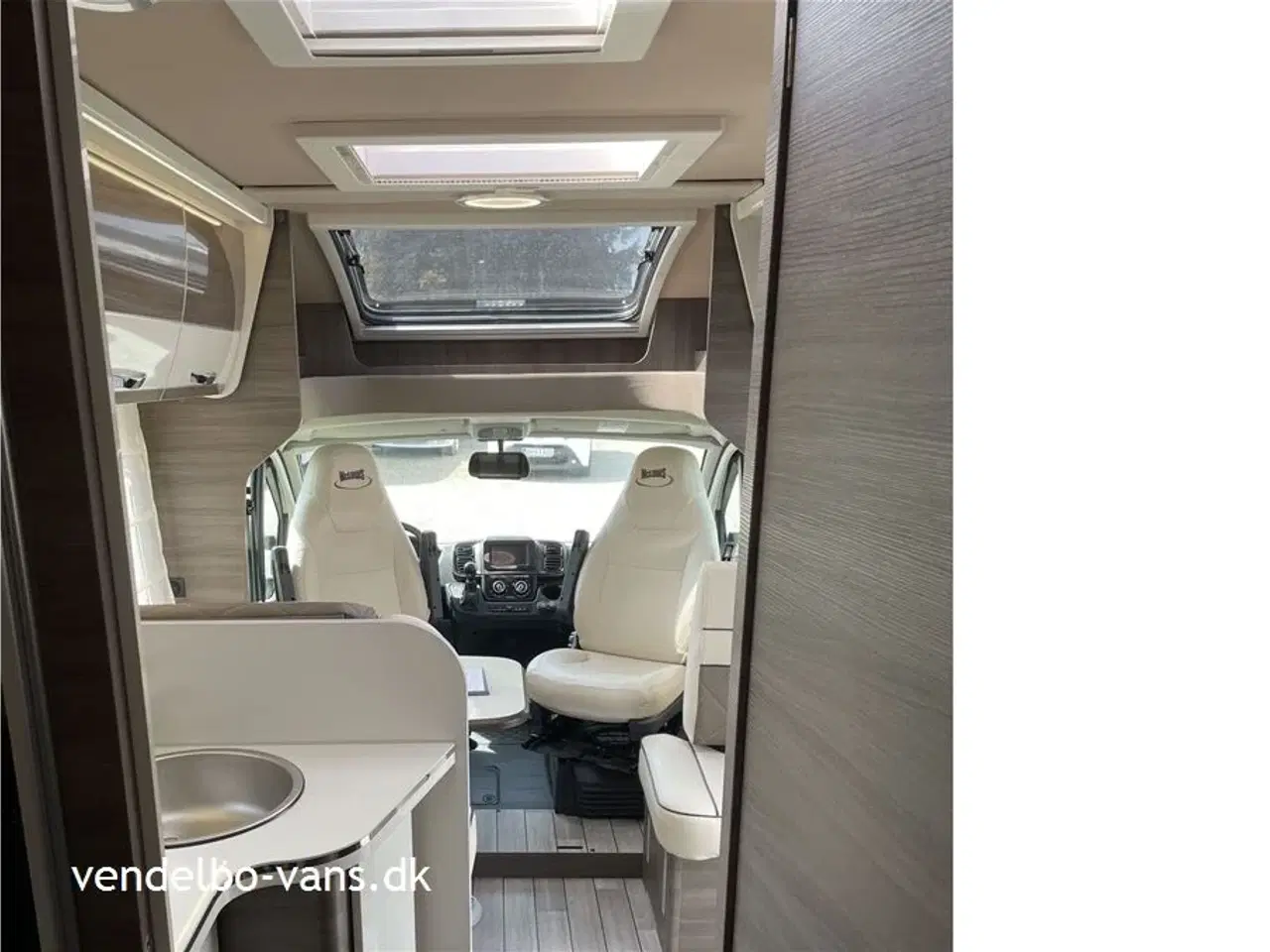 Billede 11 - 2022 - McLouis Mc4 873 G Matic   Enkeltsenge og stor garage - 9 trins automatgear - Anhængertræk