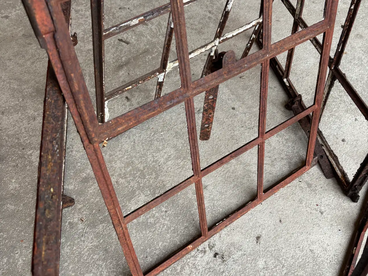 Billede 1 - Stald vinduer støbejern