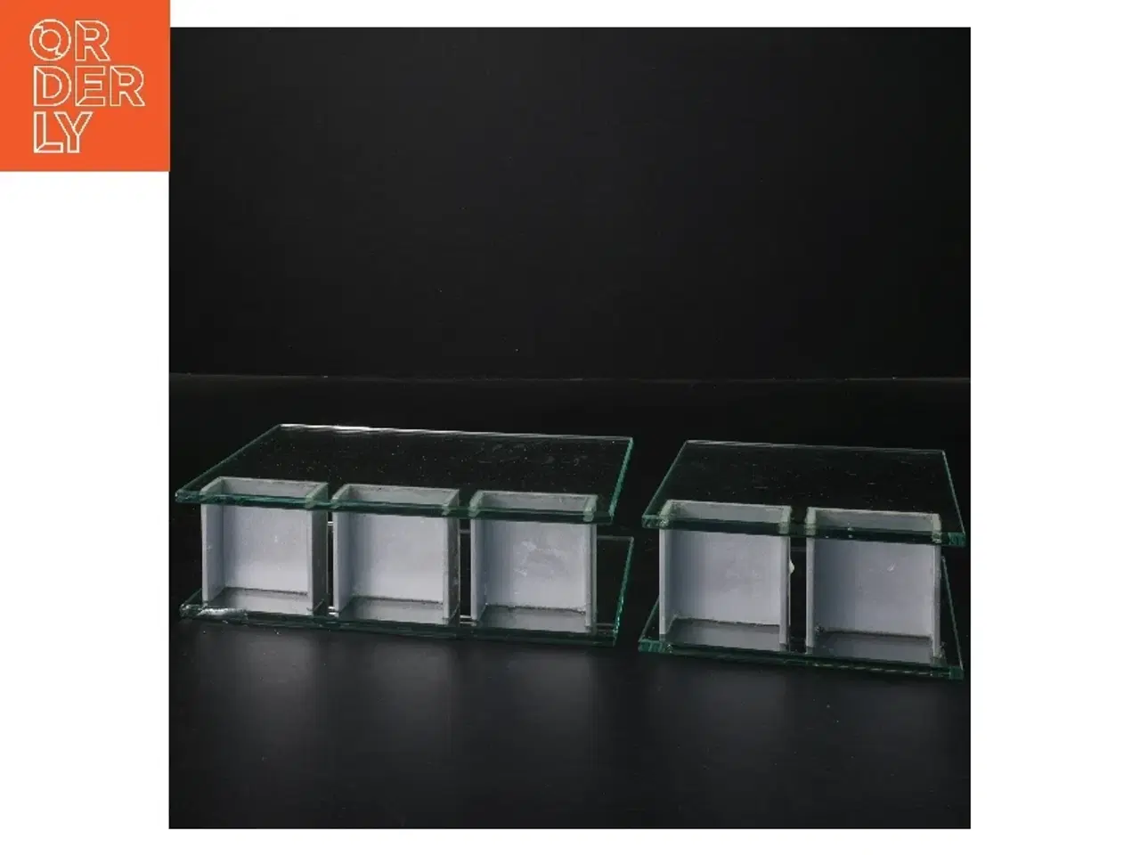 Billede 2 - Glas fyrfadsstager  (str. 17x12x5&12x11,5x5 cm)