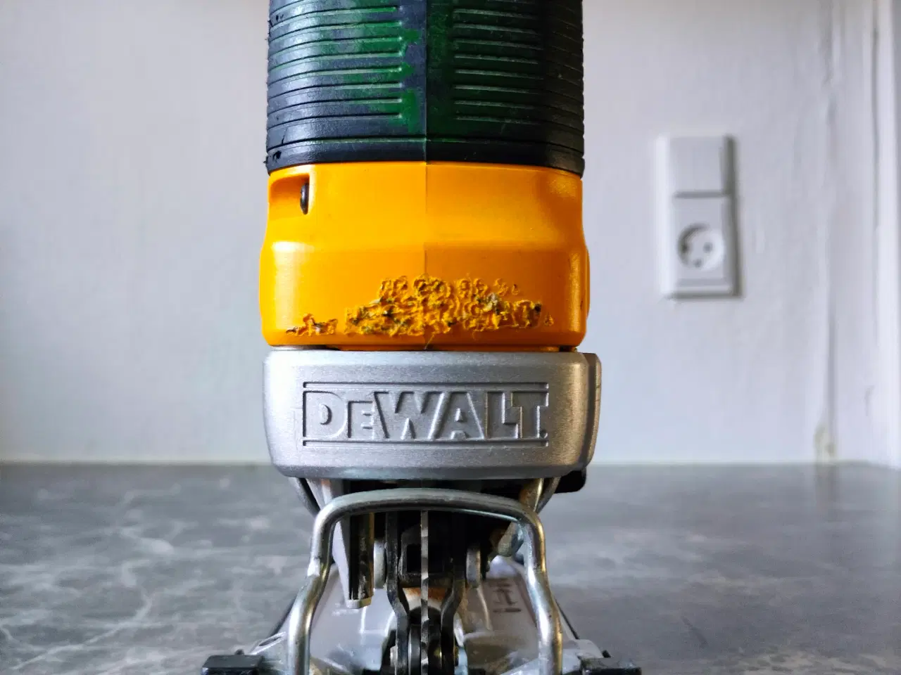 Billede 4 - DeWalt DCS335 XR 18V stiksav + 5Ah batteri – klar 