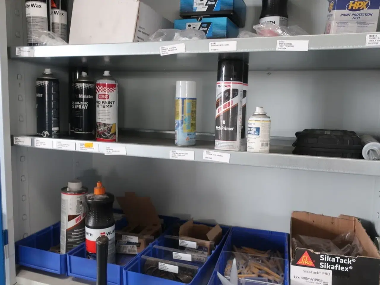 Billede 4 - Værkstedsvogn samt skab med indhold