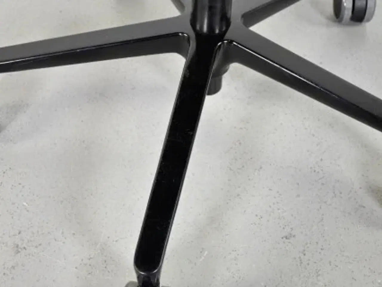 Billede 10 - Rbm noor 6070s kontorstol med sort skal og armlæn