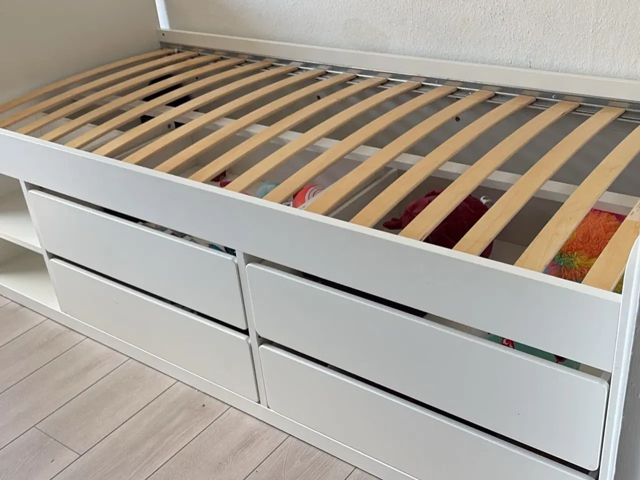 Billede 3 - Seng med skuffer