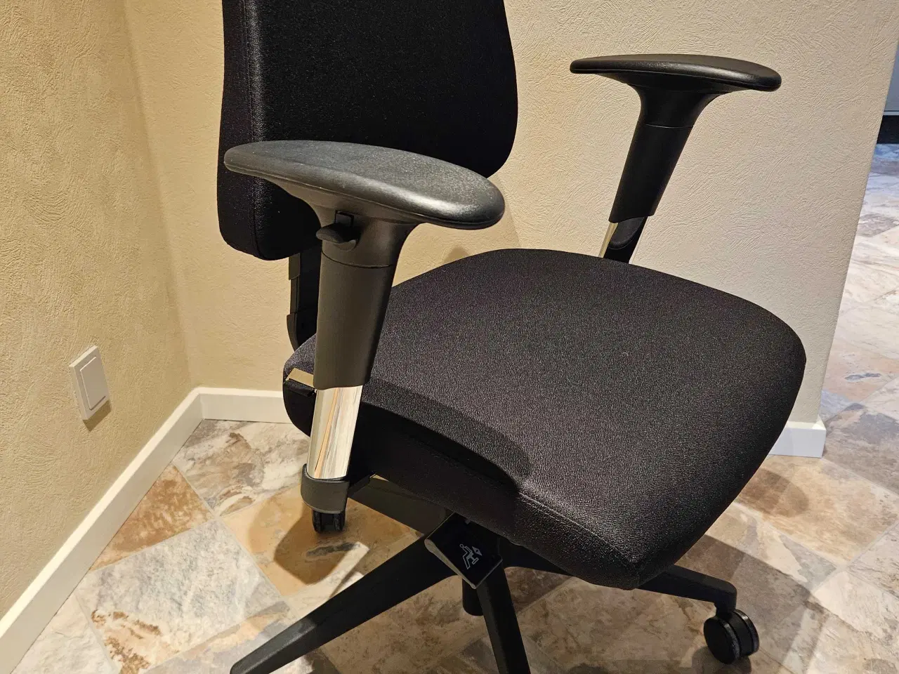 Billede 2 - Kontorstol Canadian Ergo Base m. armlæn