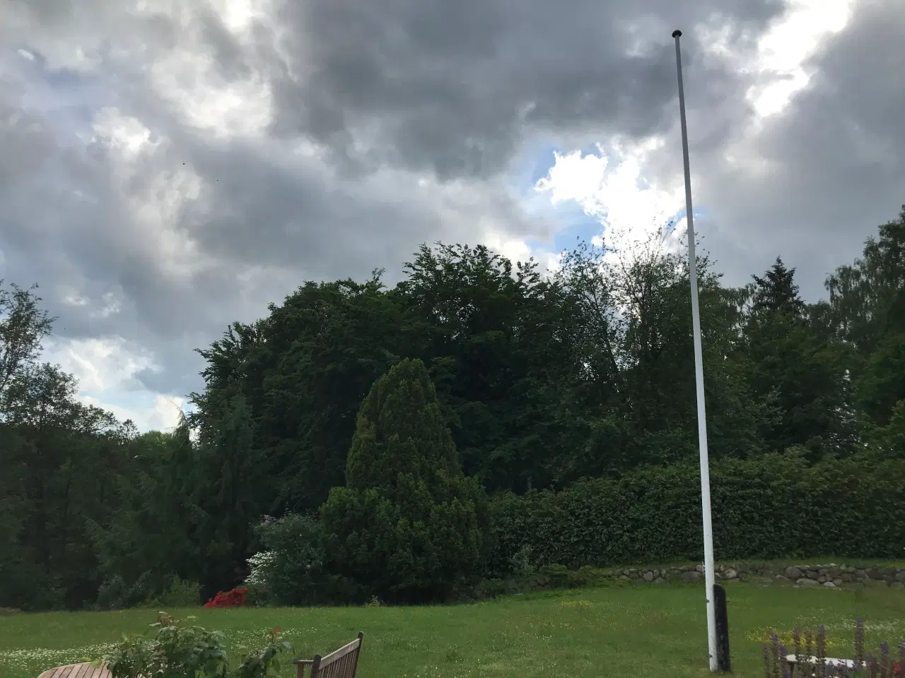 Billede 2 - Flagstang i perfekt stand foræres væk