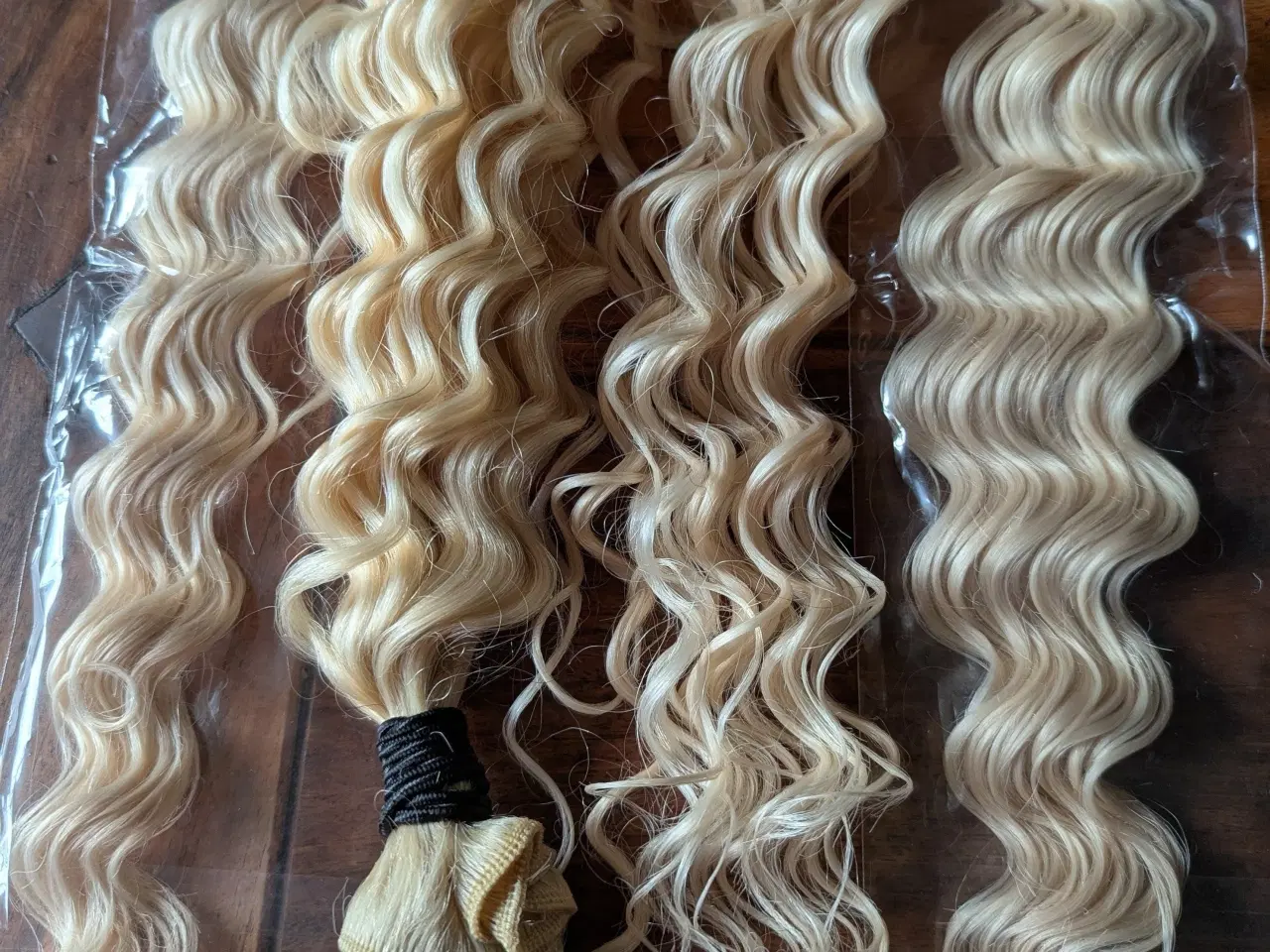 Billede 2 - 3 bundter blonde human hair deep wave 76 cm