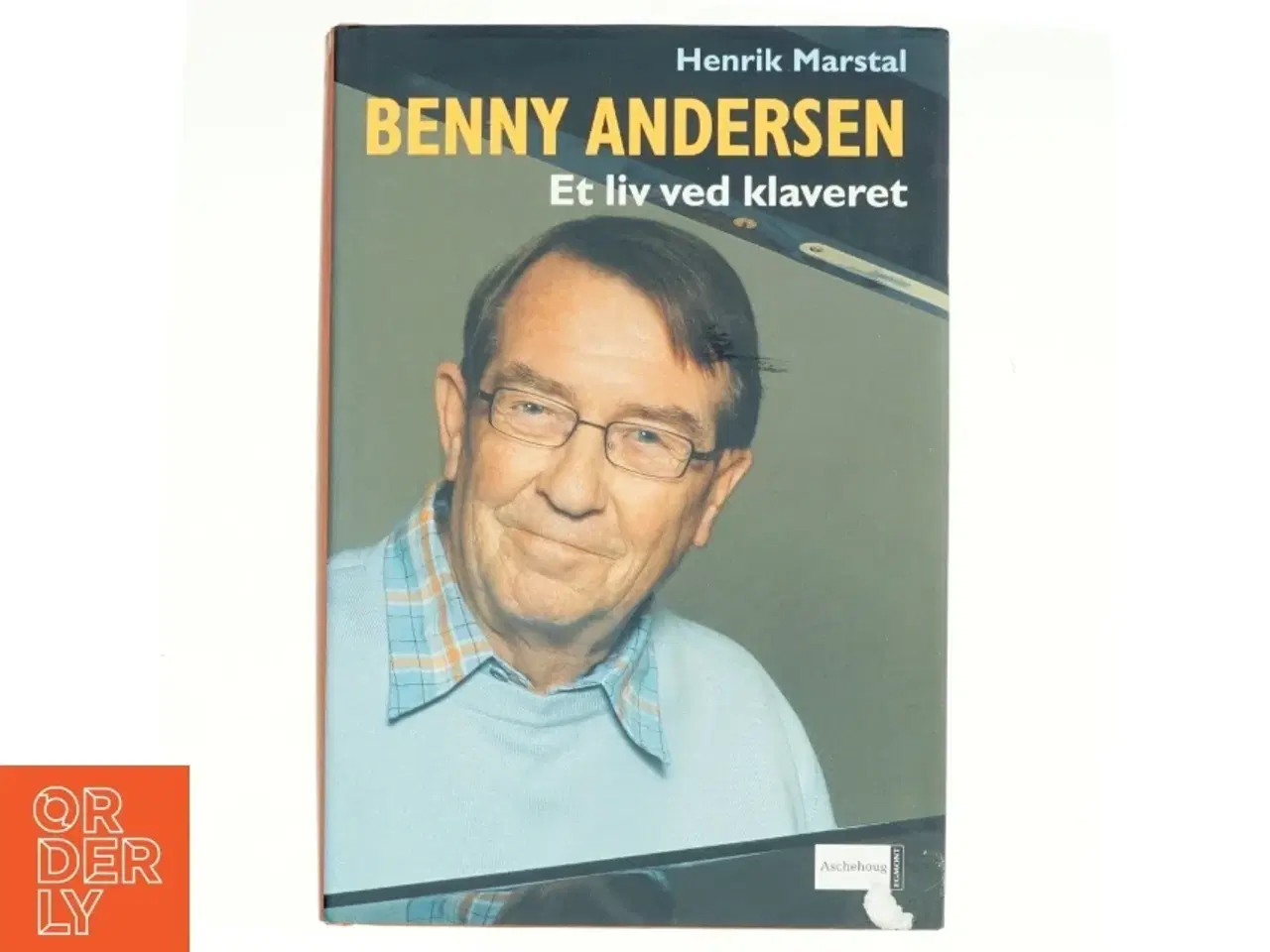 Billede 1 - Benny Andersen - et liv ved klaveret af Henrik Marstal (Bog)