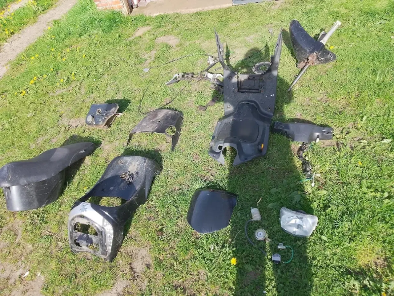 Billede 1 - Dele til Peugeot Tweet sælges