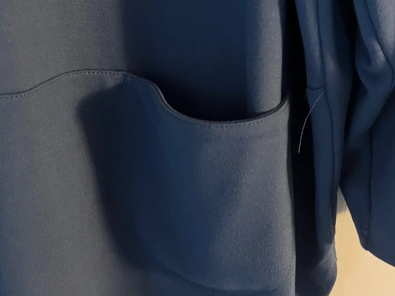 Billede 3 - Noen: superlækker sweatshirt med asymmetrisk krave