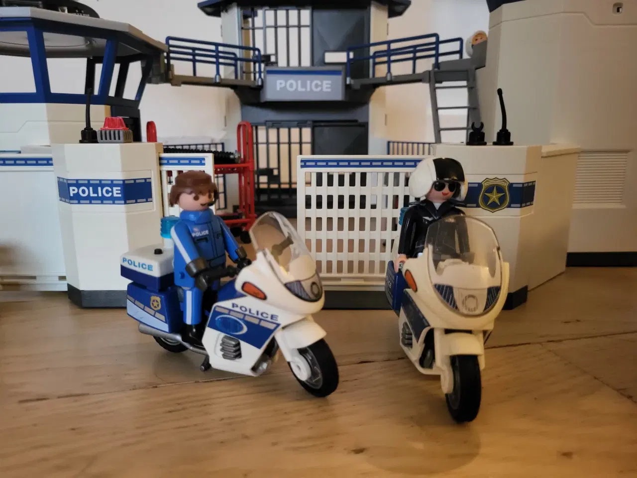 Billede 4 - Politistation playmobil 