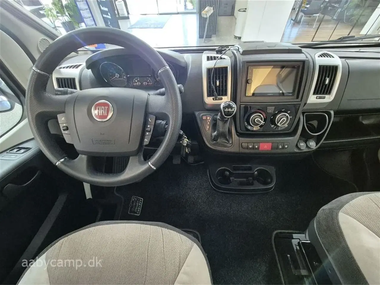 Billede 6 - 2021 - Benimar Sport 323 NK   Den Perfekte Familie camper. NK pakke. automatgear. solceller. 2x lithium batteri. 2000w inverter. Bemærk kun 20,000 Km !!!!