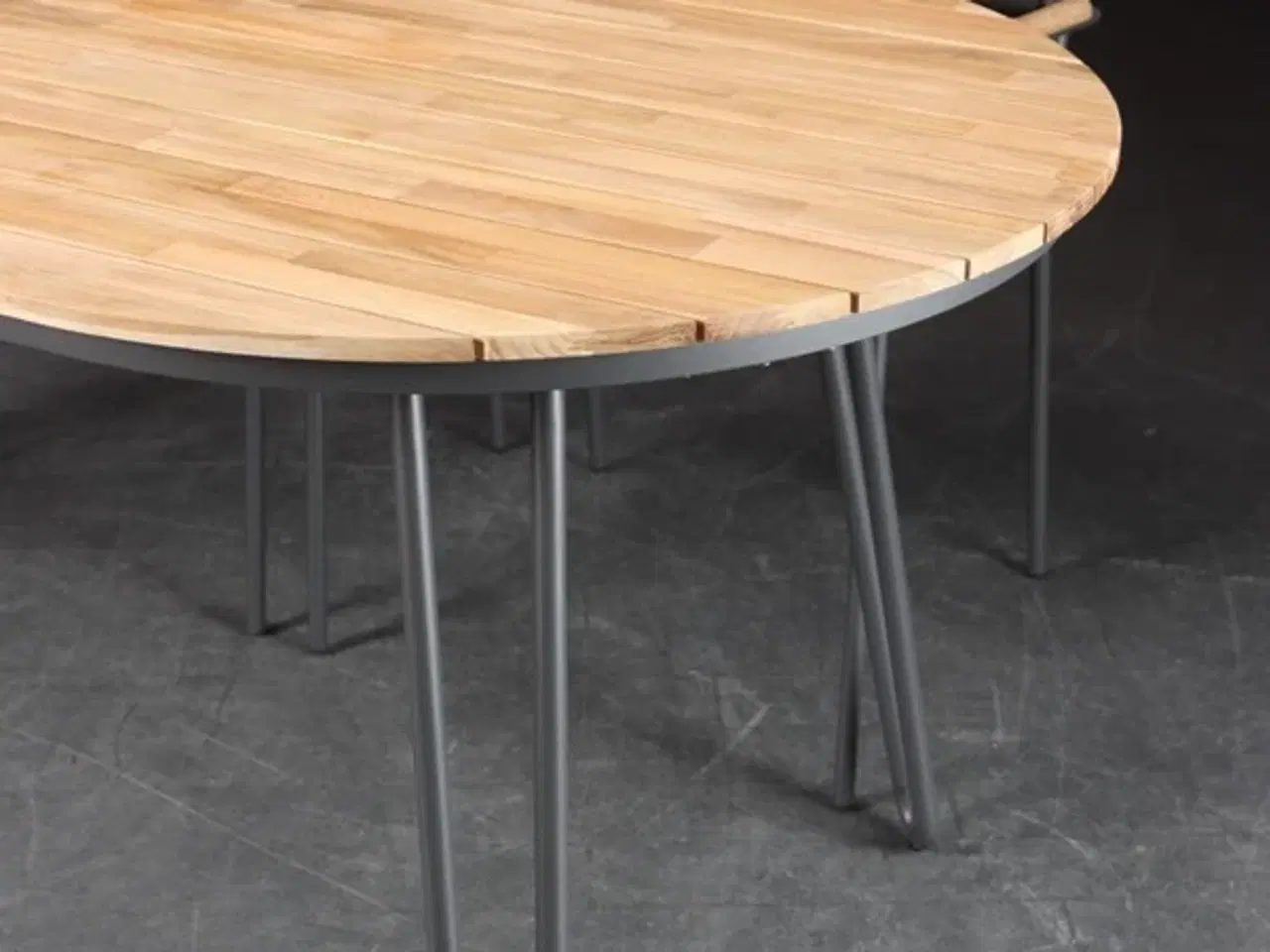 Billede 3 - Havebord samt fire havestole
