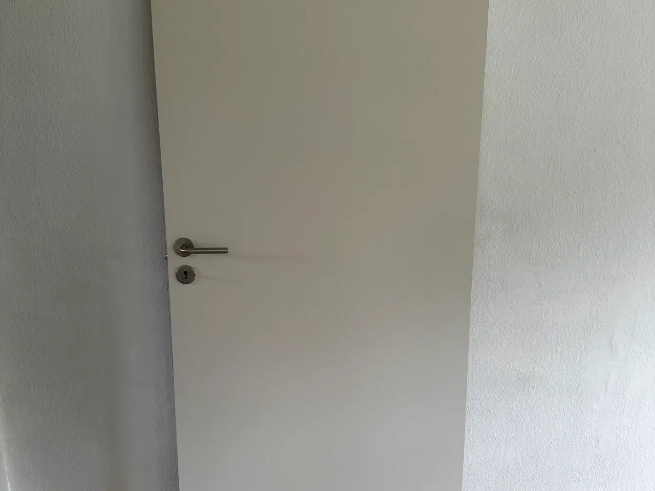 Billede 1 - Hvid celledør helt ny, 82,5 x 204 cm med greb