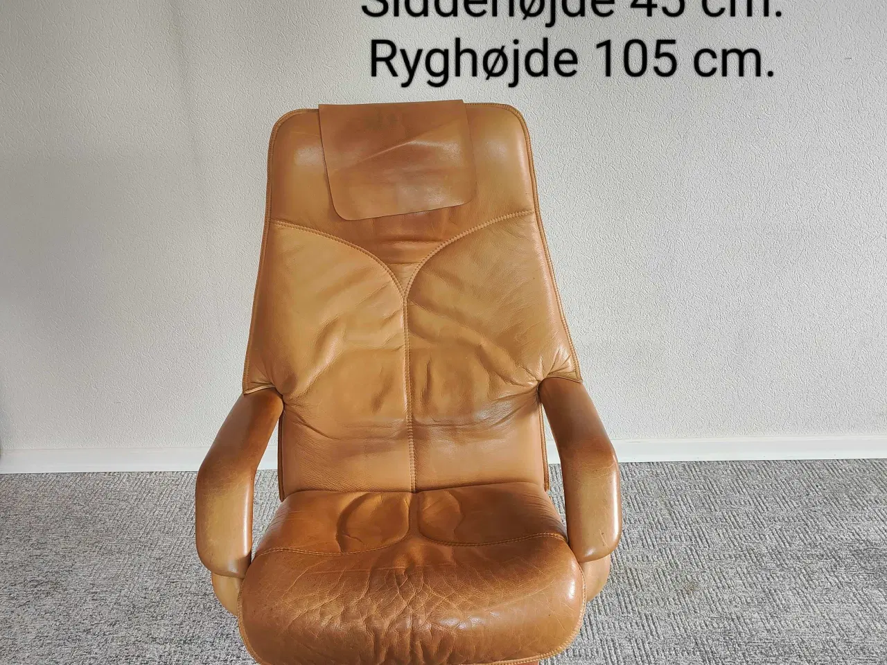 Billede 8 - Lænestol i cognac farvet læder med fodskammel 