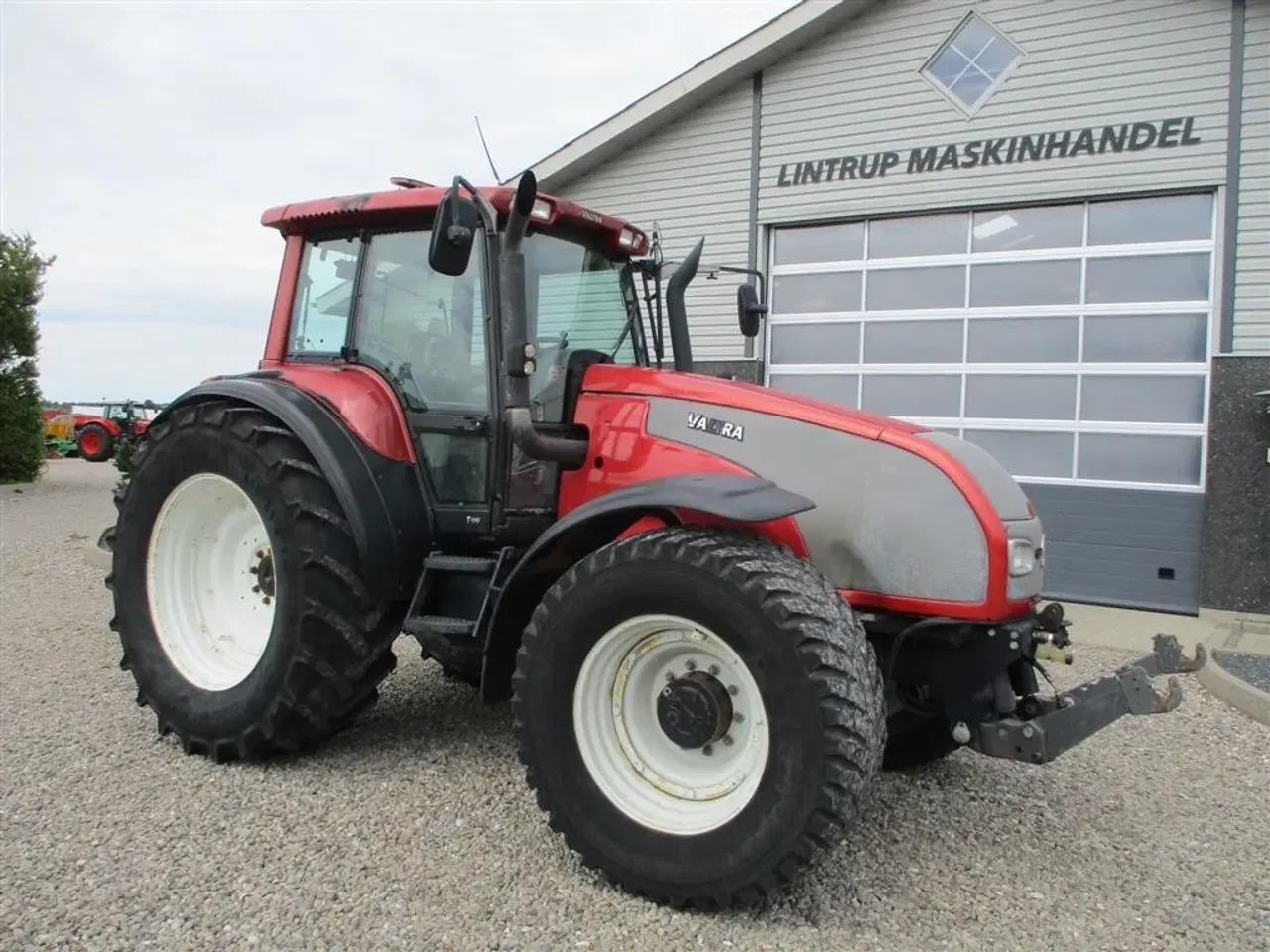 Billede 16 - Valtra T190 Med frontlift og affjedret foraksel