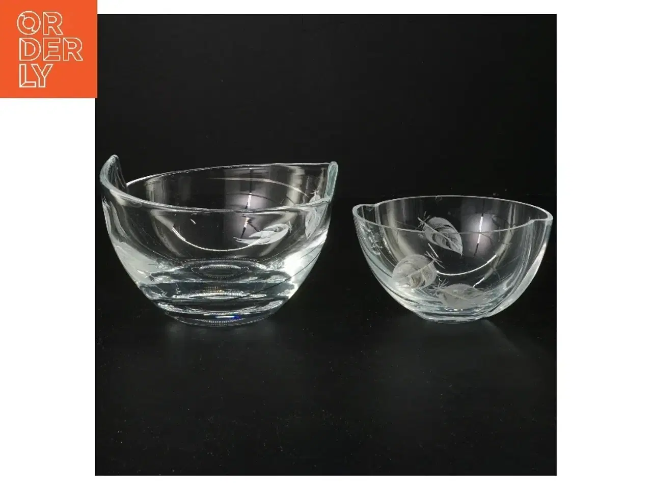 Billede 1 - Glas skåle med bladmotiv (str. Ø 16,5 & 13,5 cm)