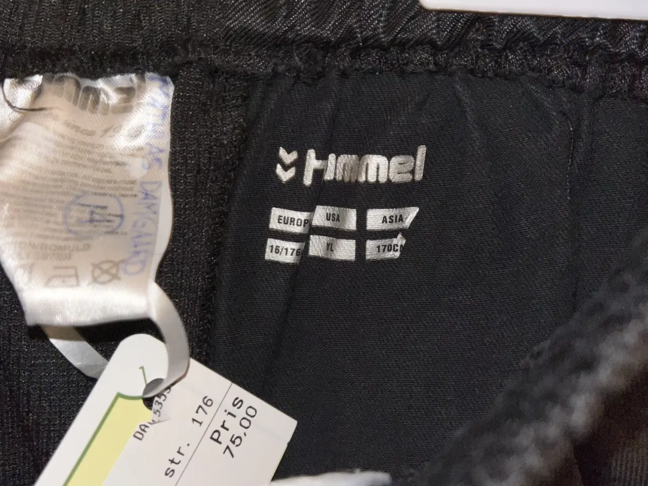 Billede 4 - Hummel fodboldknickers str. 176.