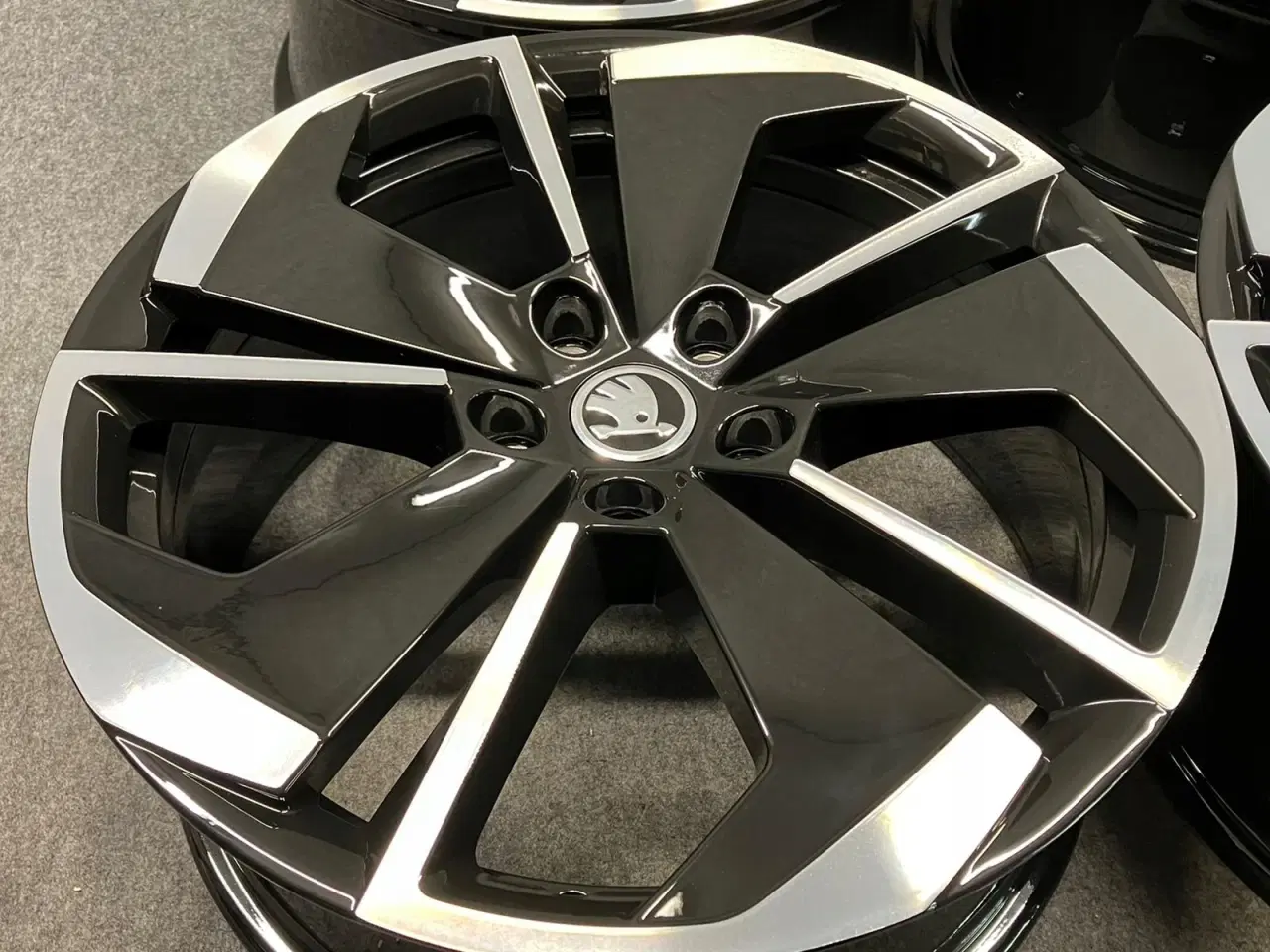 Billede 6 - ALUFÆLGE SKODA OCTAVIA IV RS 5E3 18"