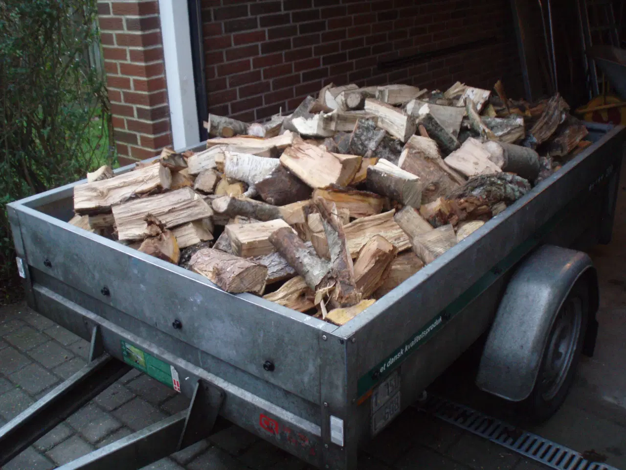 Billede 1 - brænde lev       Brænde i sække  45 kr kun i jegum