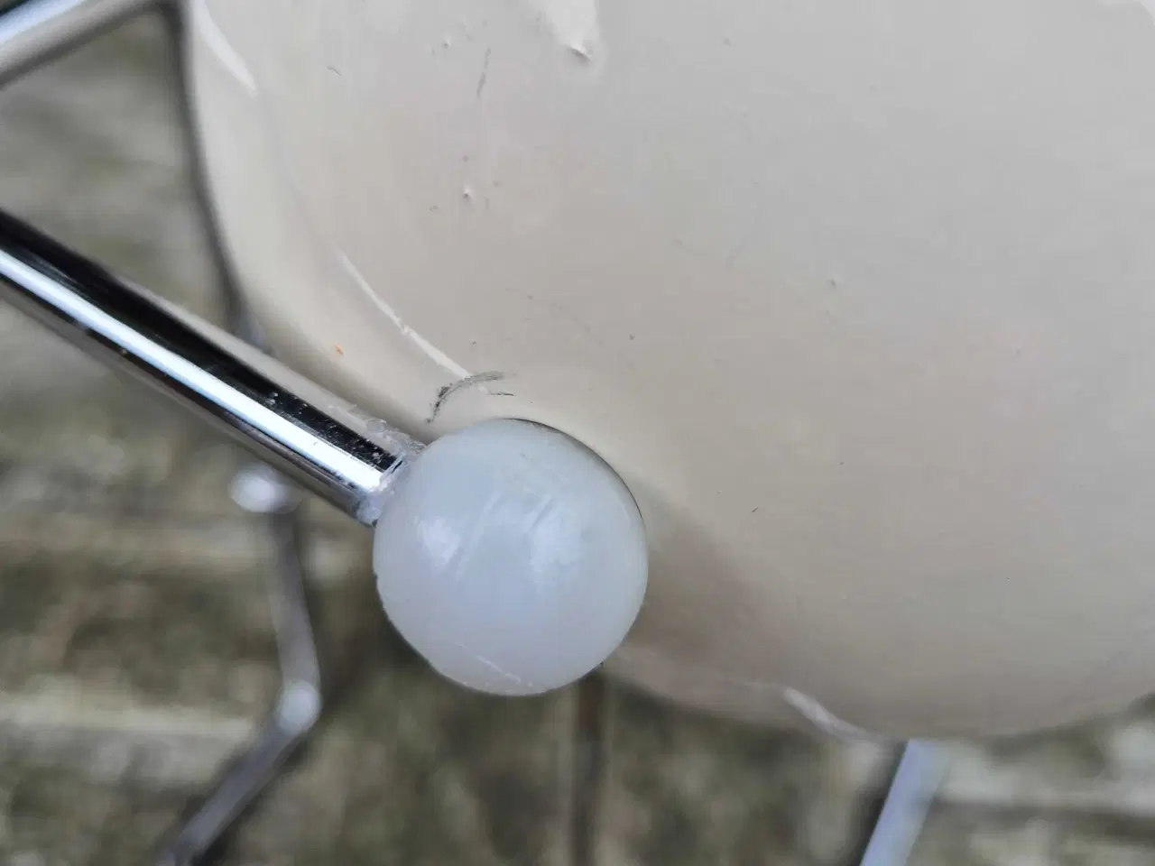 Billede 7 - Herlig bordlampe med hvid kugleskærm