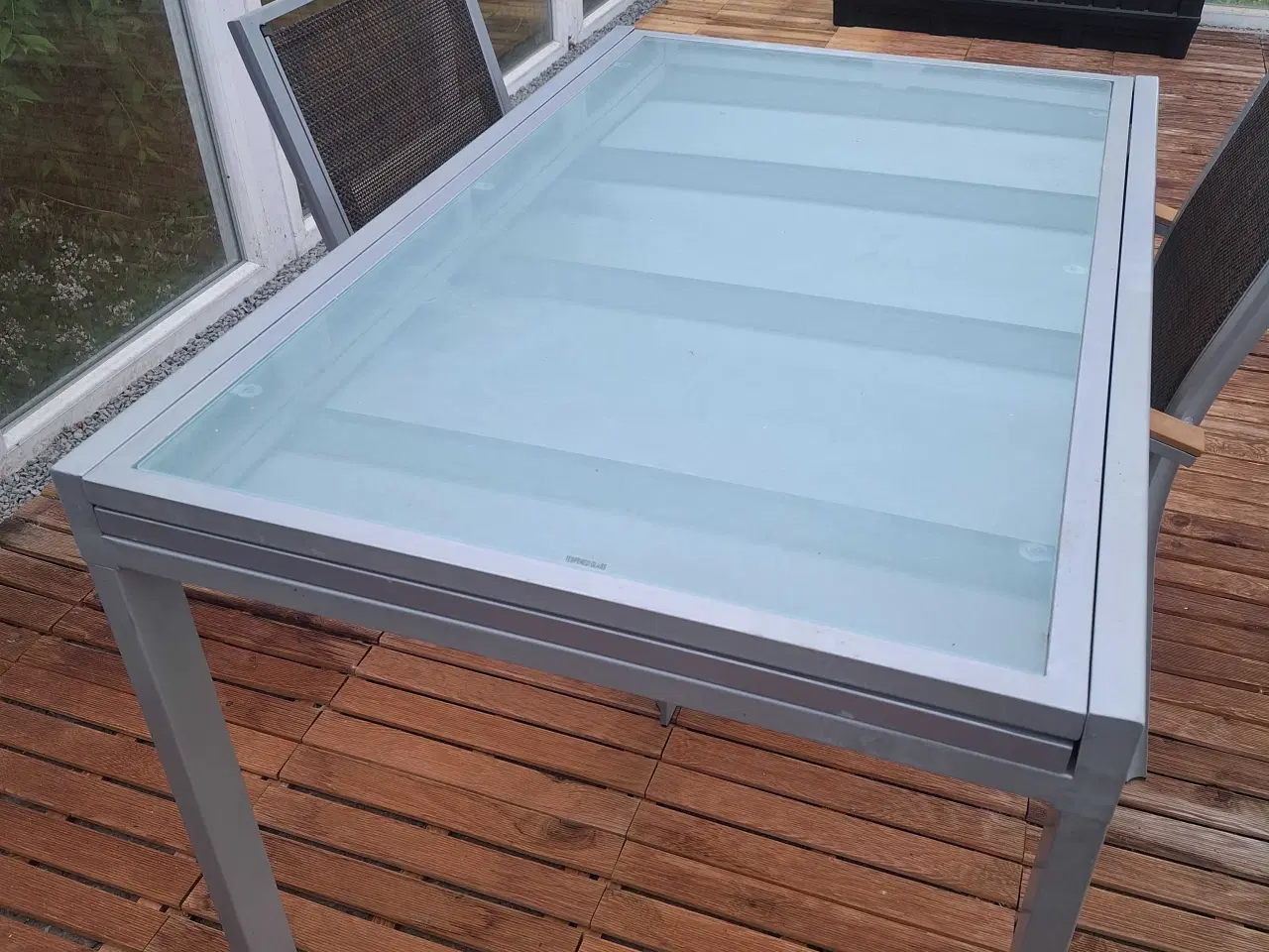 Billede 1 - Havespisebord i letmetal og glas