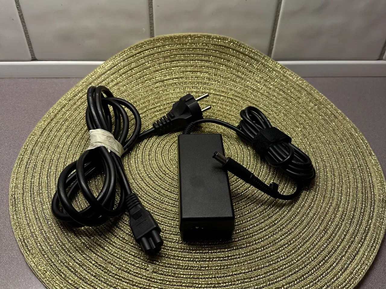 Billede 1 - HP computer oplader 65 Watt AC adapter