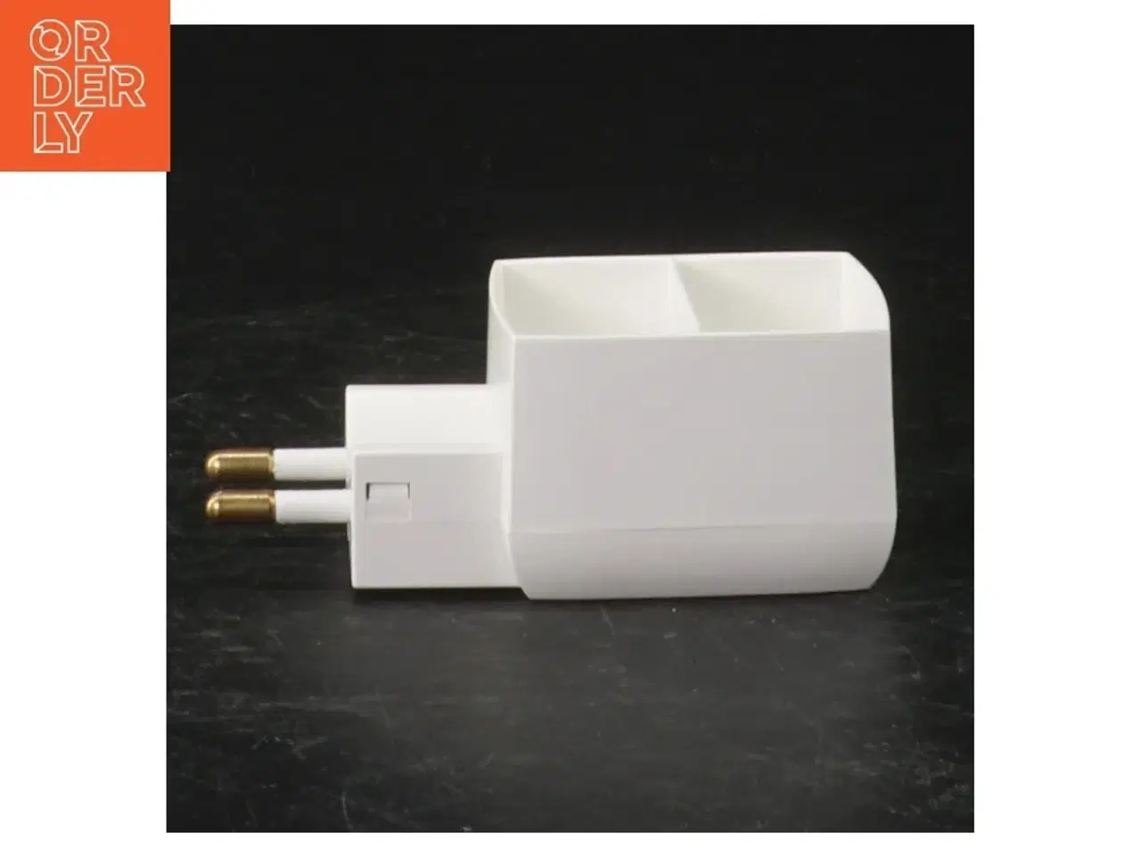 Billede 1 - Hvid rejseadapter fra Elworks (str. 10x5 cm)