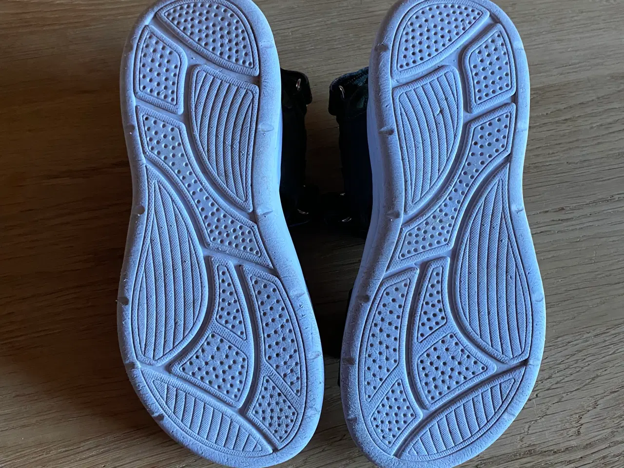 Billede 5 - Zigzag sandaler str. 34 gratis H2O sandal str. 32