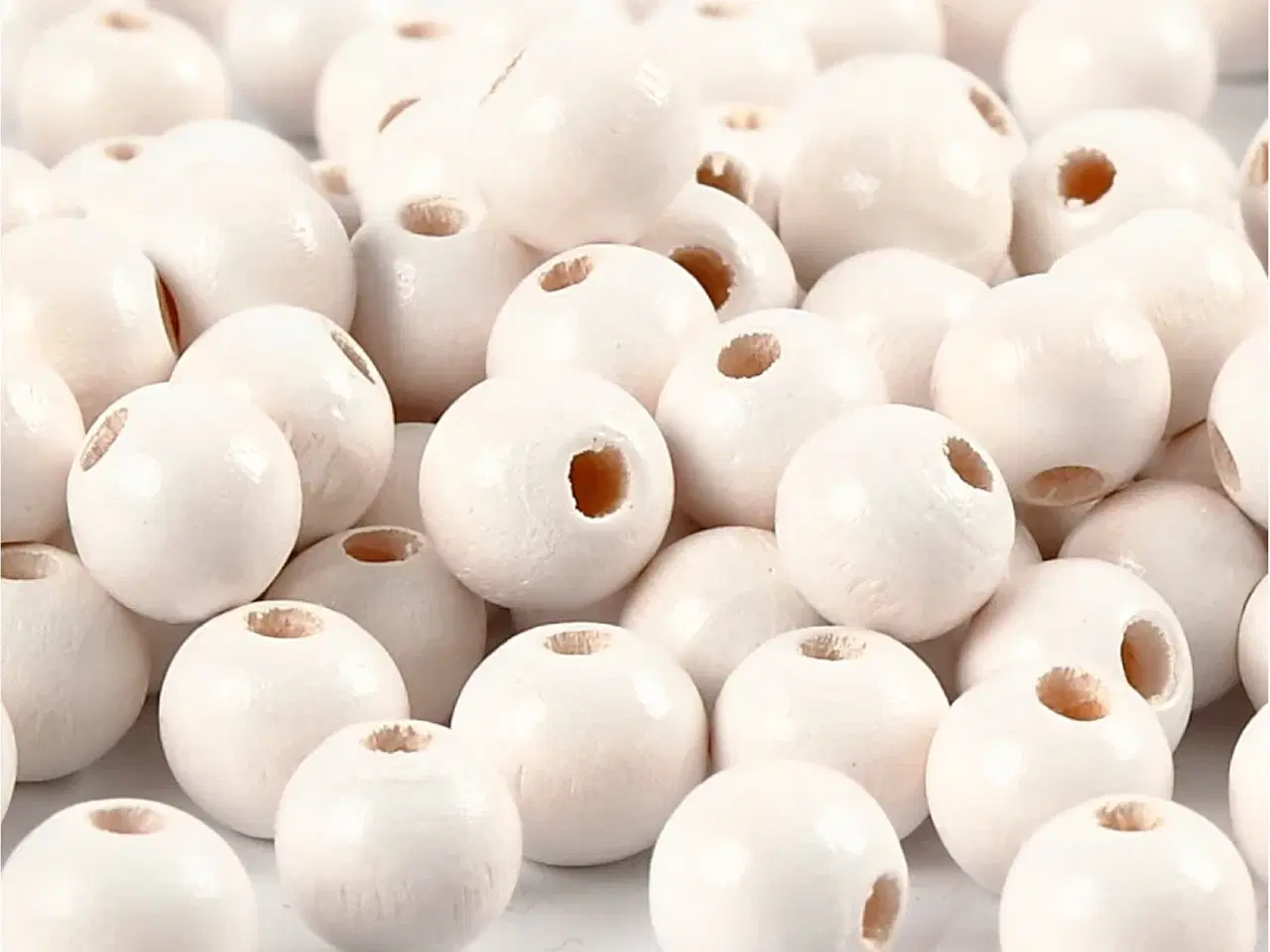 Billede 1 - Hvide træperler 8 mm - 15g til kreative projekter