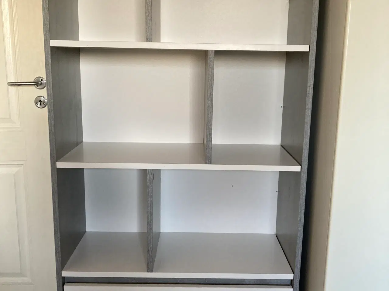 Billede 1 - Reol fra Jysk, model Billund.