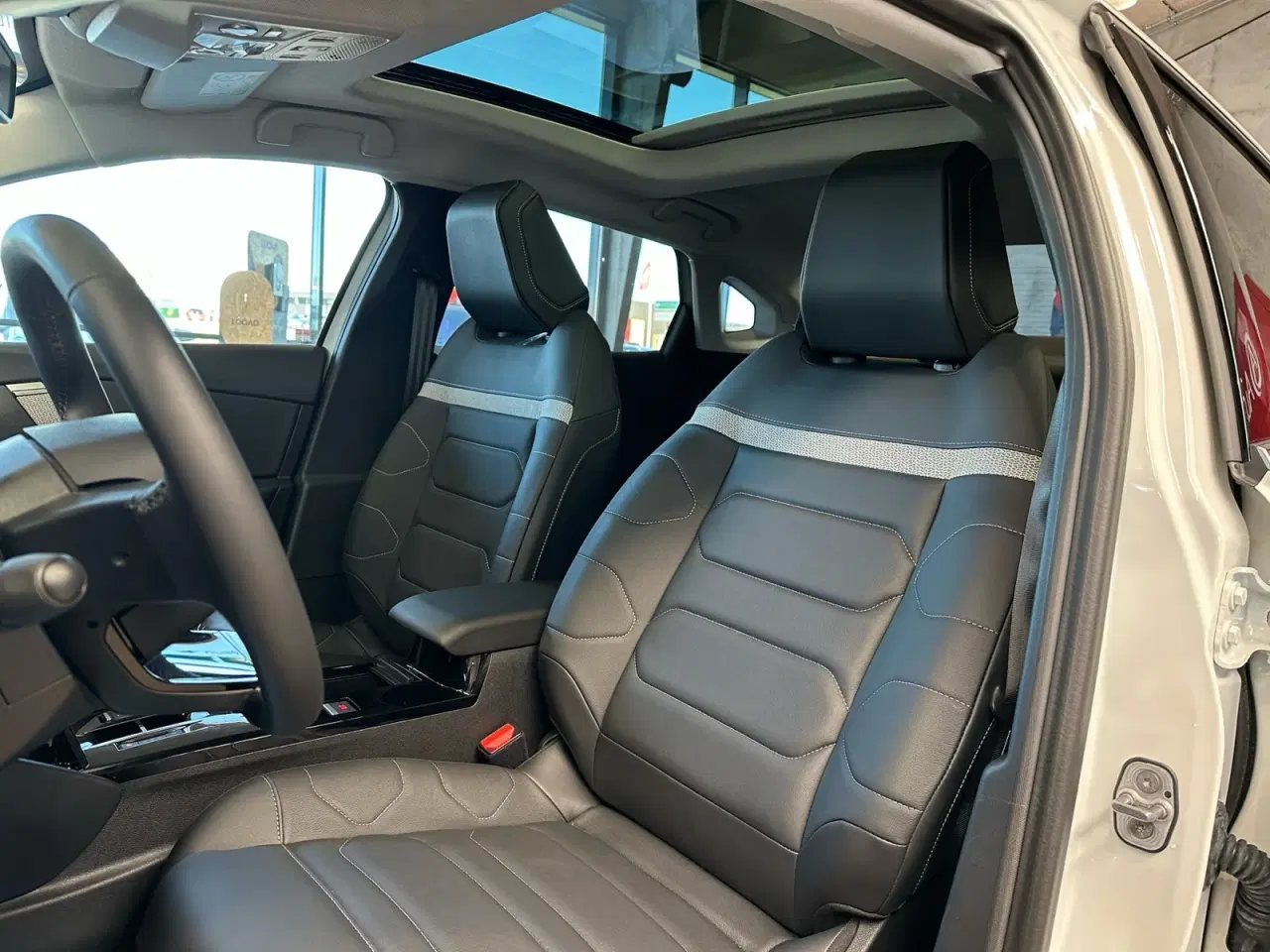 Billede 12 - Citroën ë-C4 X 50 Palais Sky