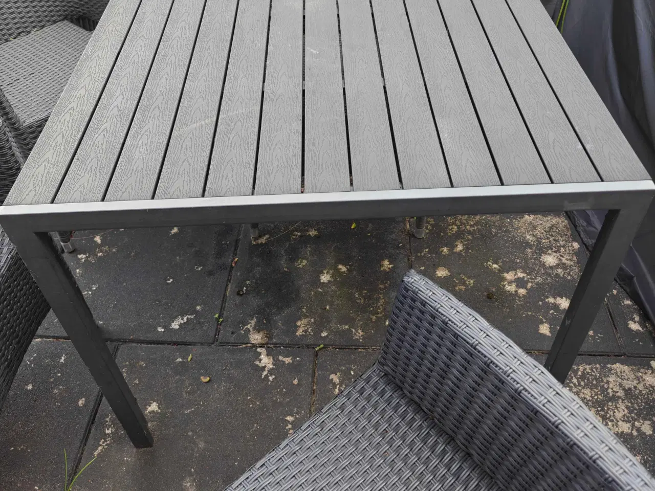 Billede 3 - Havebord og 4 stole 