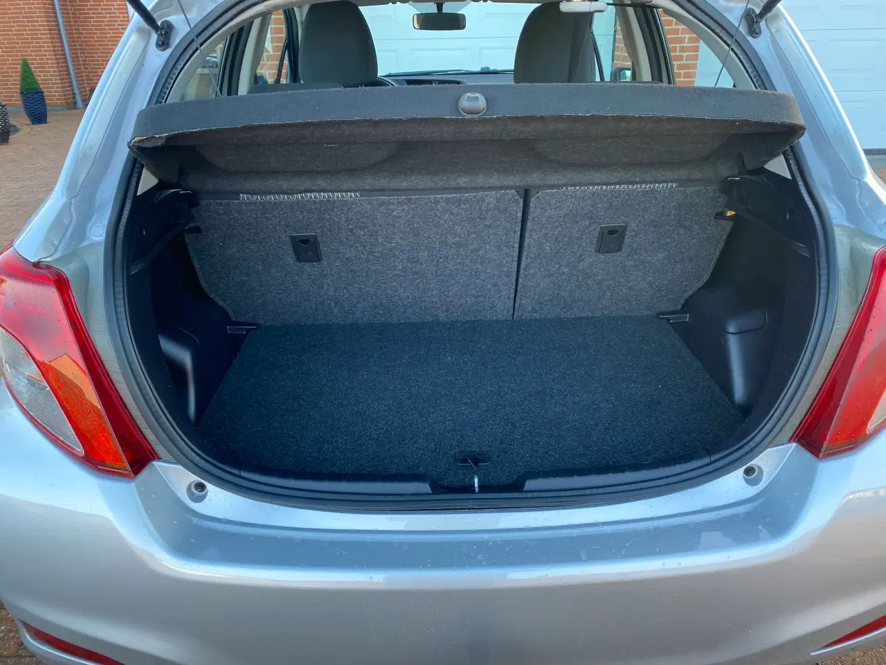 Billede 9 - Billig Yaris 1,3 5 dørs 2014 6 gears