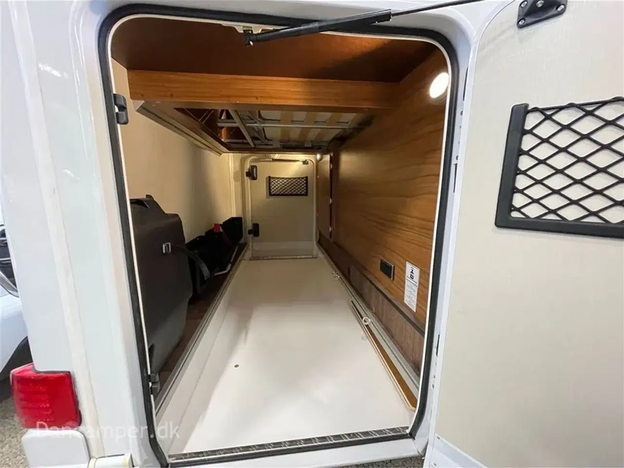 Billede 20 - 2020 - Hymer Tramp CL 698   Fiat Hymer T 698 CL QB, interiør med look af kirsebærtræ, flot, 150 Hk og automatgear. Kun kørt 9.700 km