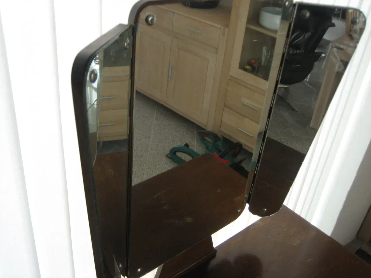 Billede 8 - Sminkebord med  spejl og sidespejle