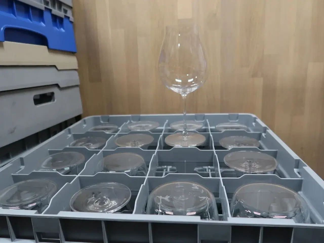 Billede 6 - Div. Glas i opvaskebakker bla. RIEDEL m.m.
