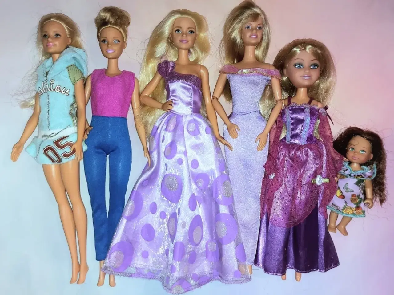 Billede 1 -  Blandet Barbie dukkepakke 6 dukker