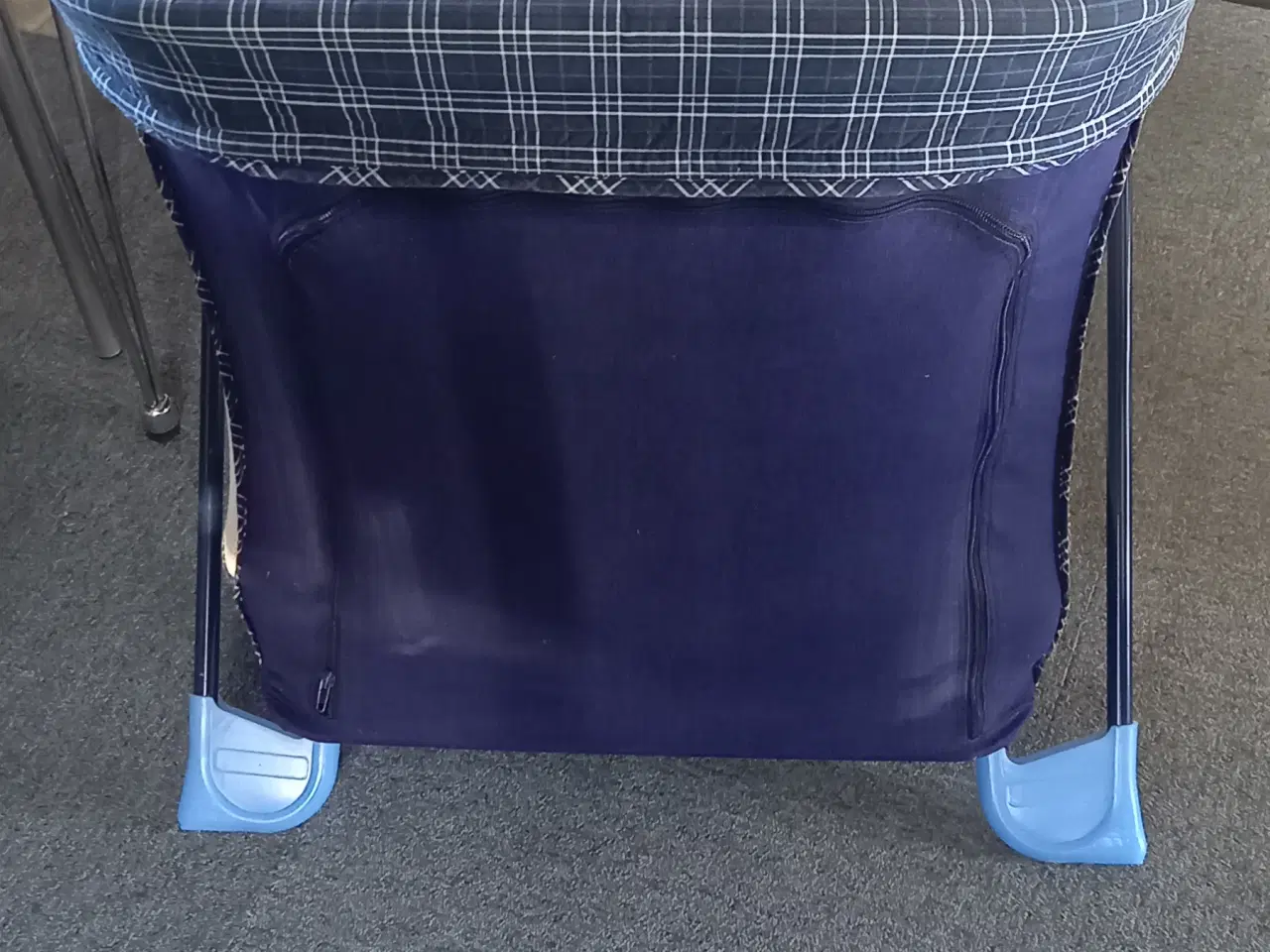 Billede 1 - Weekendseng med tilbehør.