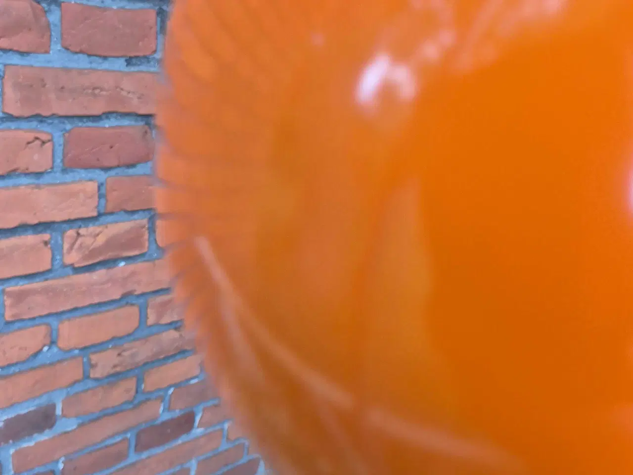 Billede 10 - To orange kuglelamper 