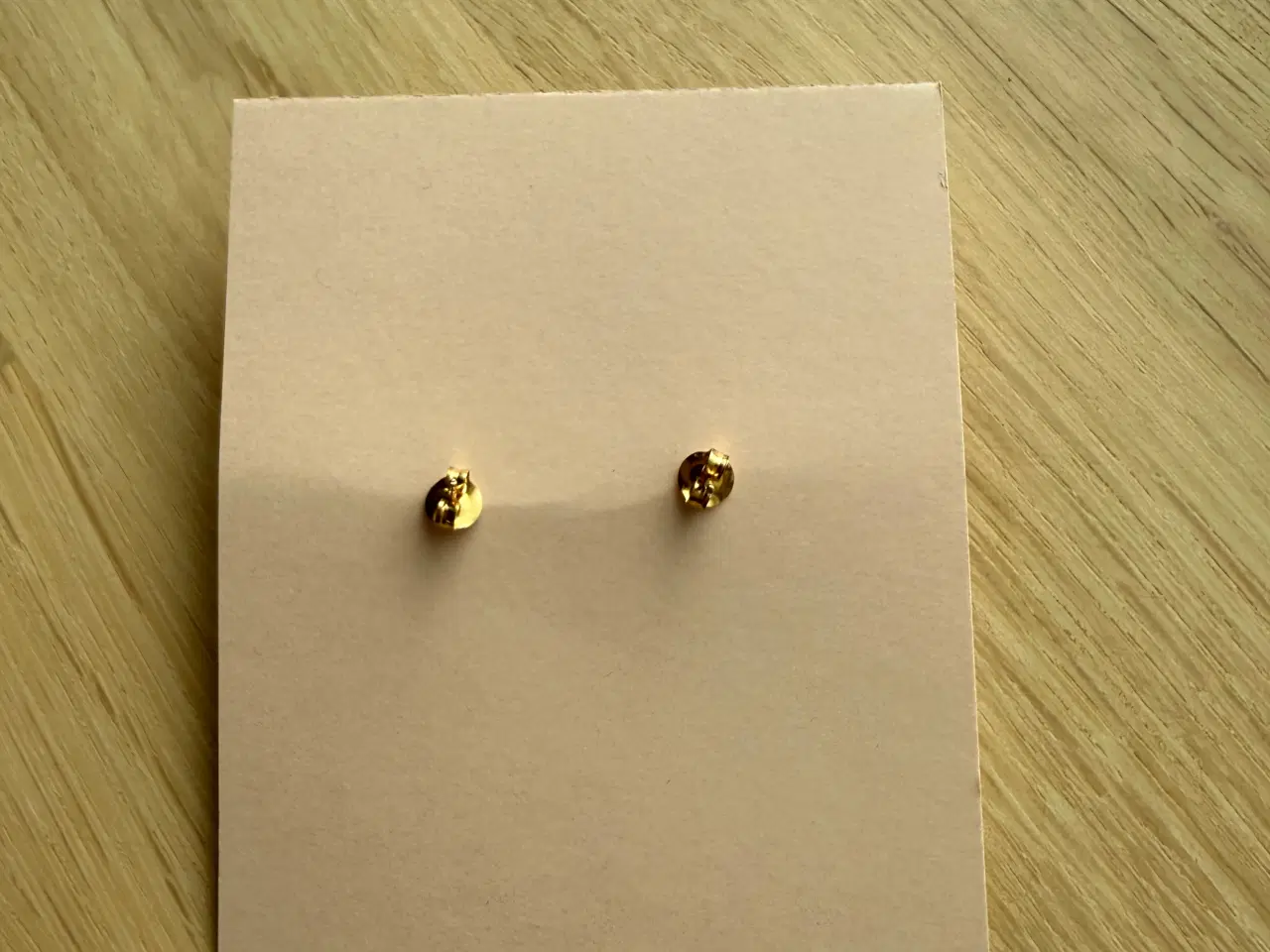 Billede 2 - NYE forgyldte øreringe m/perler