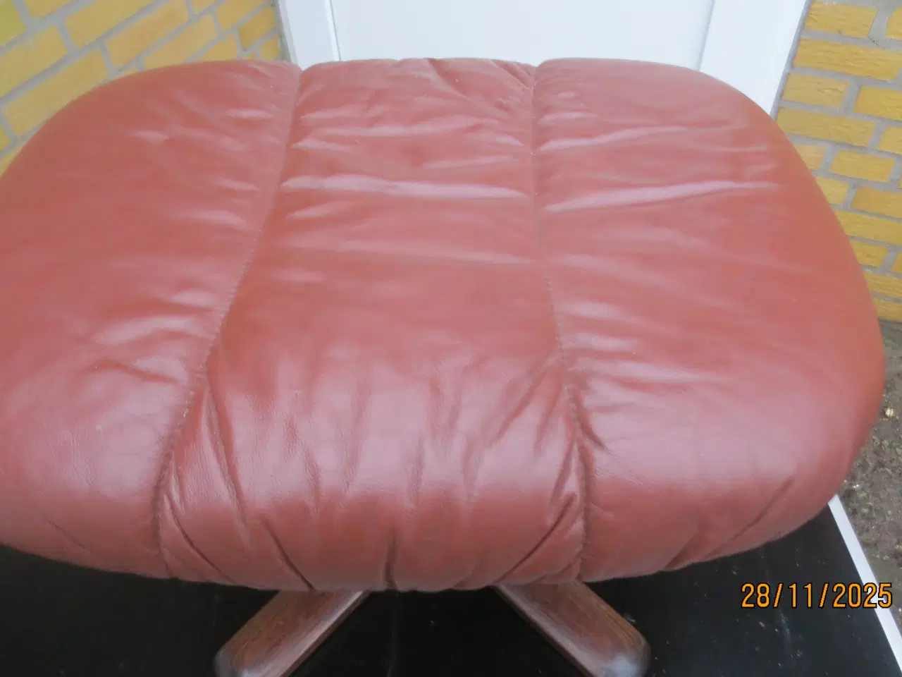 Billede 3 - 1 stk Fodskammel med brun læder