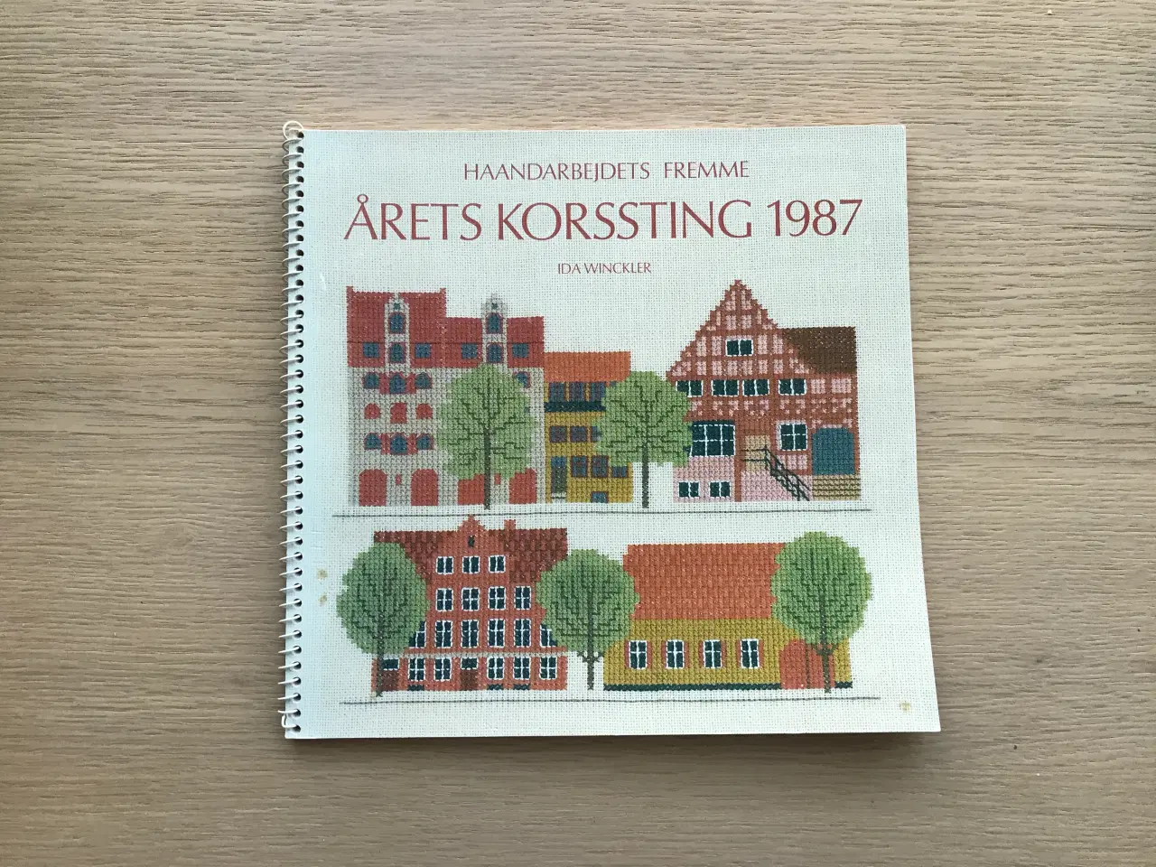 Billede 1 - Årets Korssting 1987 - Haandarbejdets Fremme