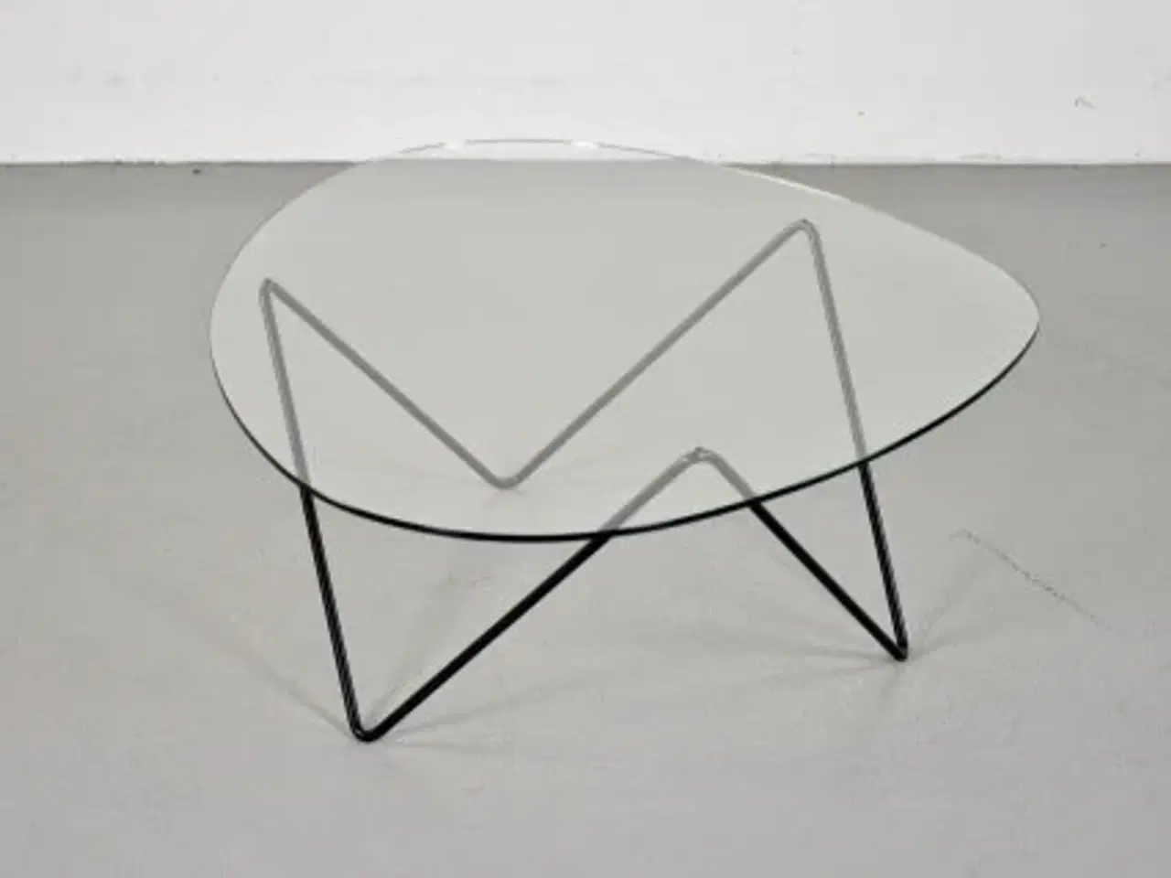 Billede 3 - Loungesæt fra gubi med to stole og et bord