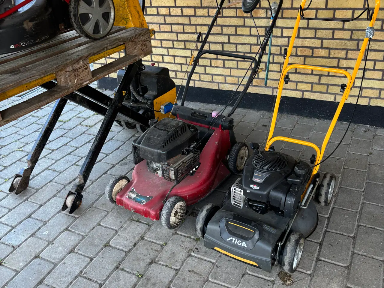 Billede 6 - El palleløfter + 3 plæneklippere 