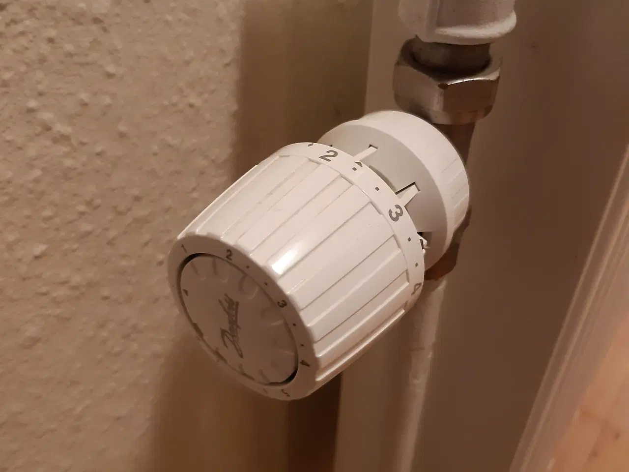 Billede 4 - Hvide panelradiatorer med termostater 