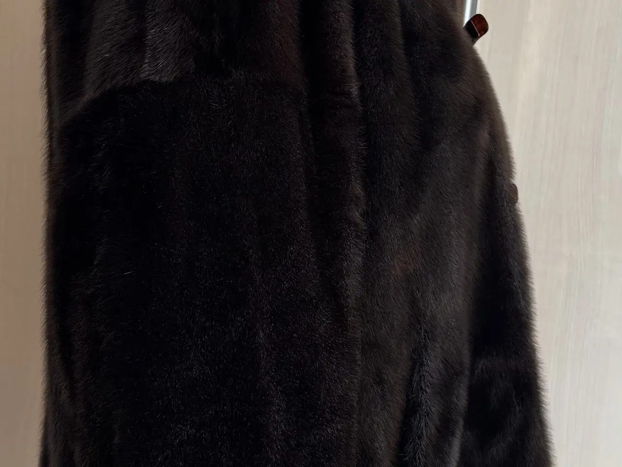 Billede 6 - Flot jakke i grønlandsk sælskind