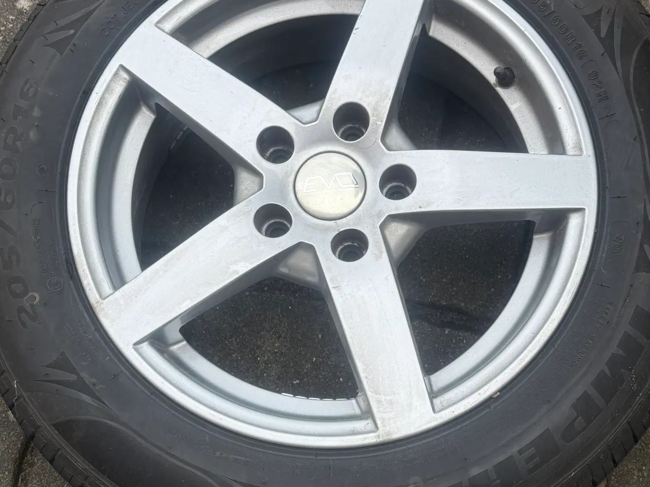 Billede 4 - Alufælge med gode sommerdæk