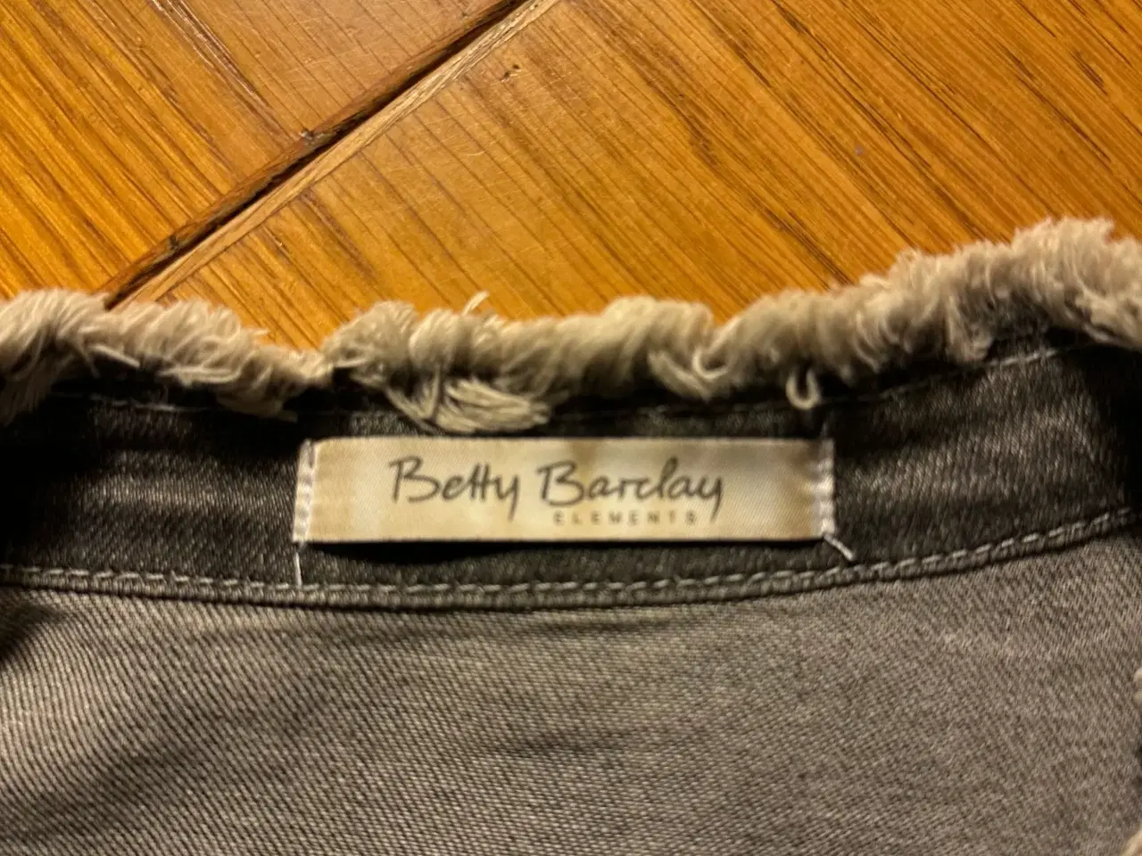 Billede 3 - Betty Barclay jakke i bomuld str 44 grå