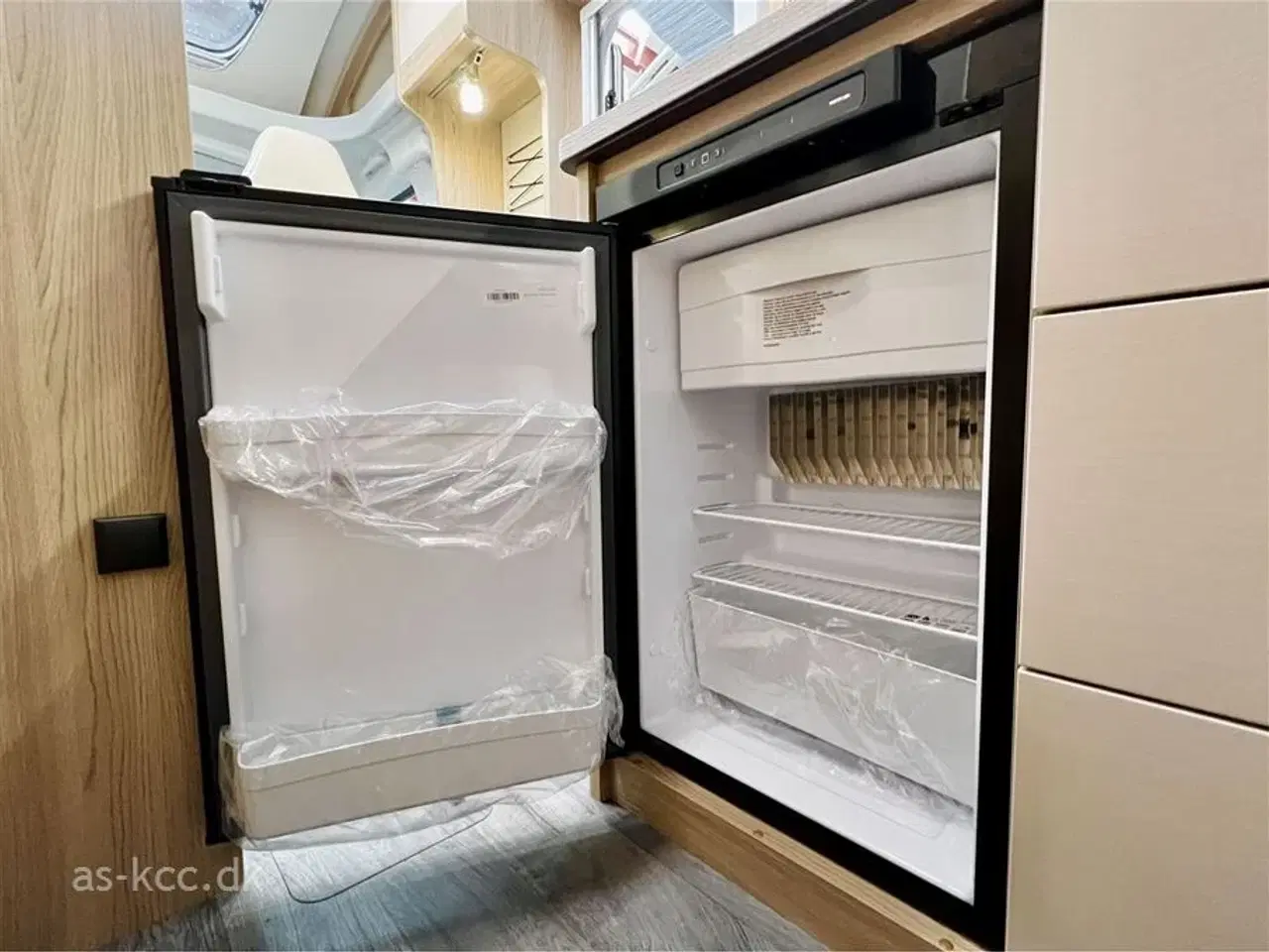 Billede 18 - 2025 - LMC Cruiser V646 LMC Cruiser V646 70års jubilæums med 2 enkelt senge og Automatgear.